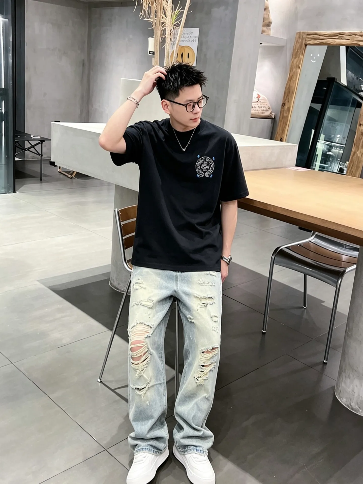【 】 CHNew Arrival logo T